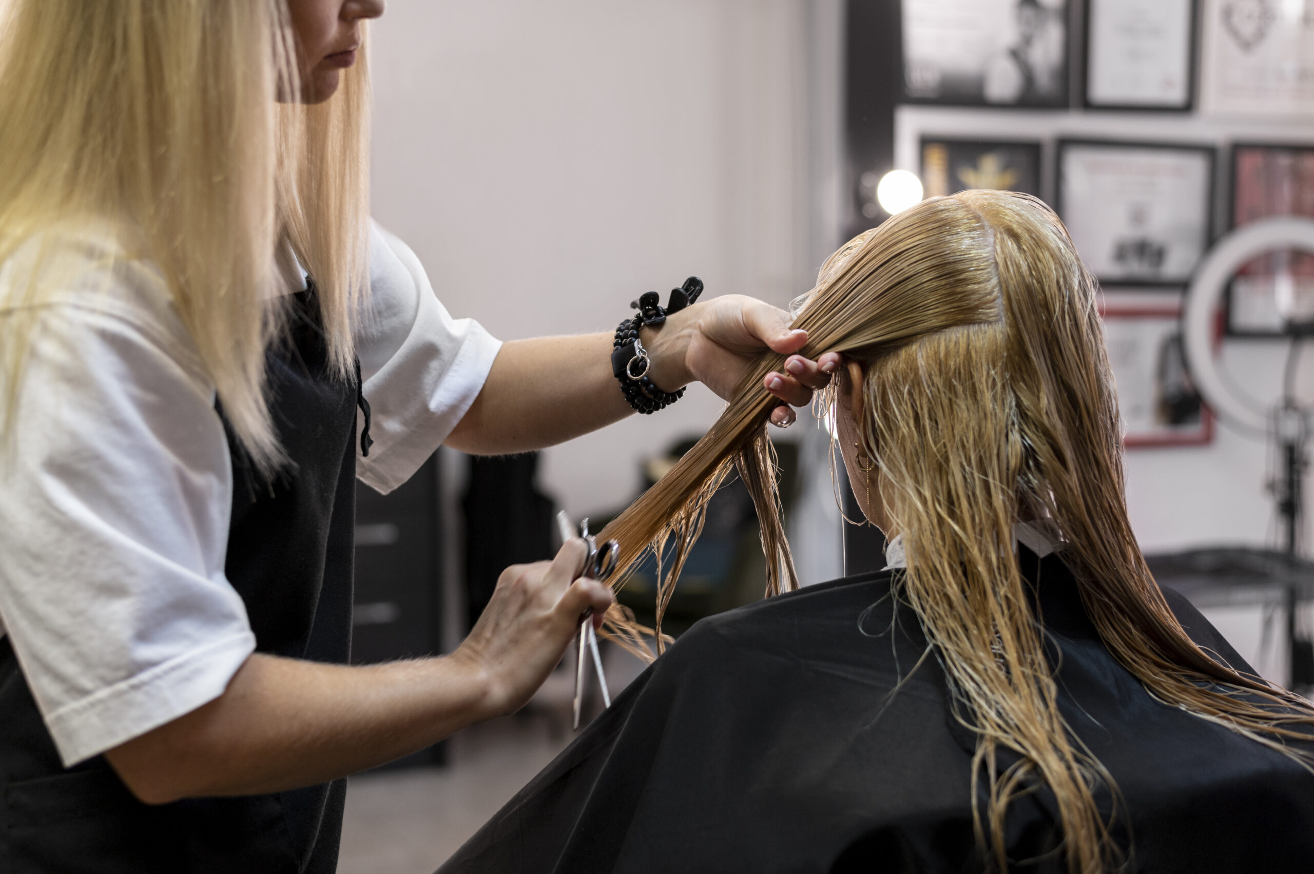 woman-getting-her-hair-cut-beauty-salon